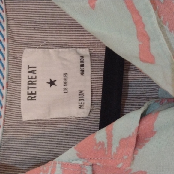 Hawaiian button down - Picture 2 of 3